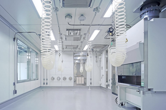 اهمیت طراحی اتاق تمیز در بهبود کیفیت خط تولید کارخانه دارویی و داروسازی